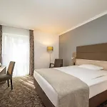 Отель Western 4*