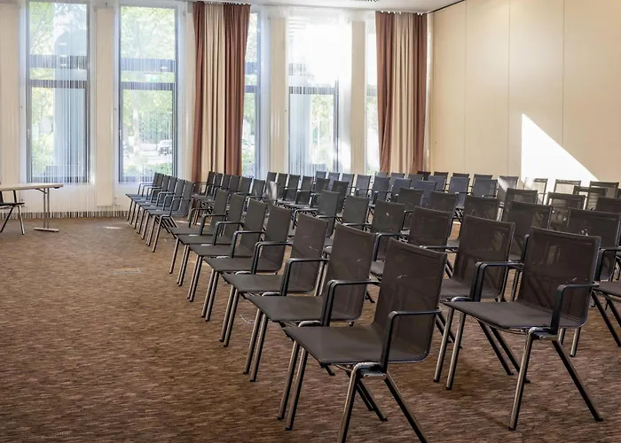 科隆市西雷迪森公园酒店 4*